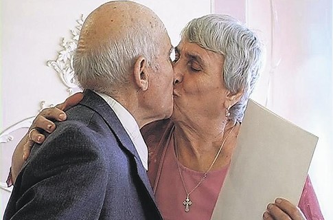 У Криму одружилися 80-річні люди похилого віку. Дідусь: 