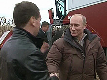 Путін на зустрічі з селянами запропонував передати регіонам кадастровий облік земель.
