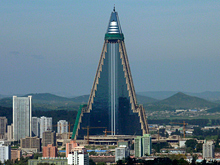 В Пхеньяне наконец достроили худшее здание в истории архитектуры.